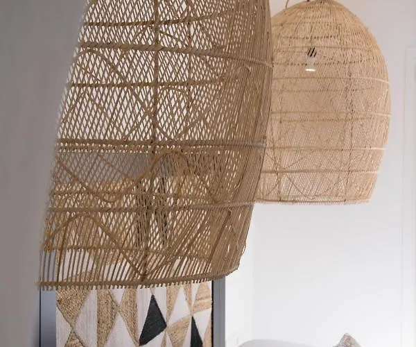 Divine Naxos Πλάκα