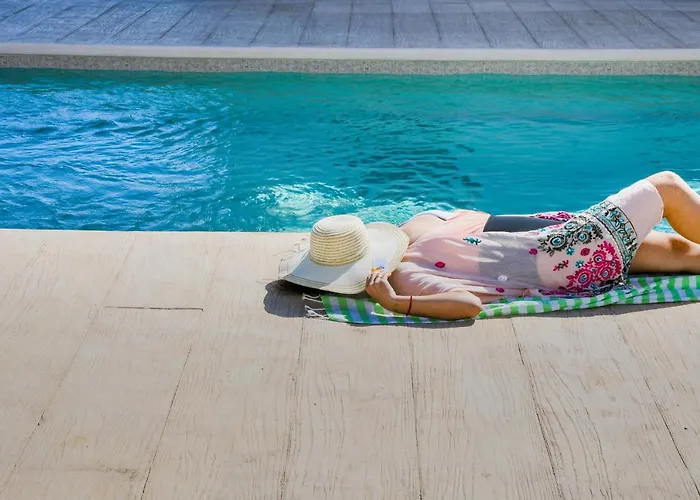 Divine Naxos Πλάκα