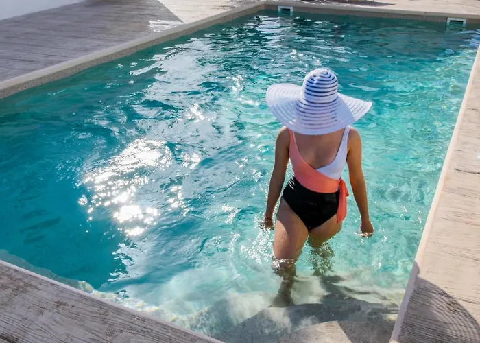 Divine Naxos Πλάκα