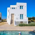 Divine Naxos Willa