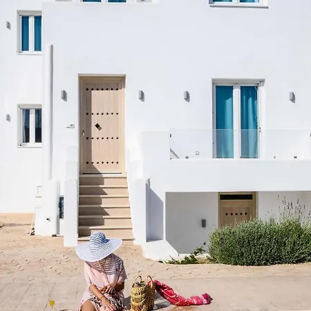 Divine Naxos Πλάκα